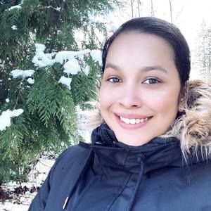 Meet your Posher, Sharon casis